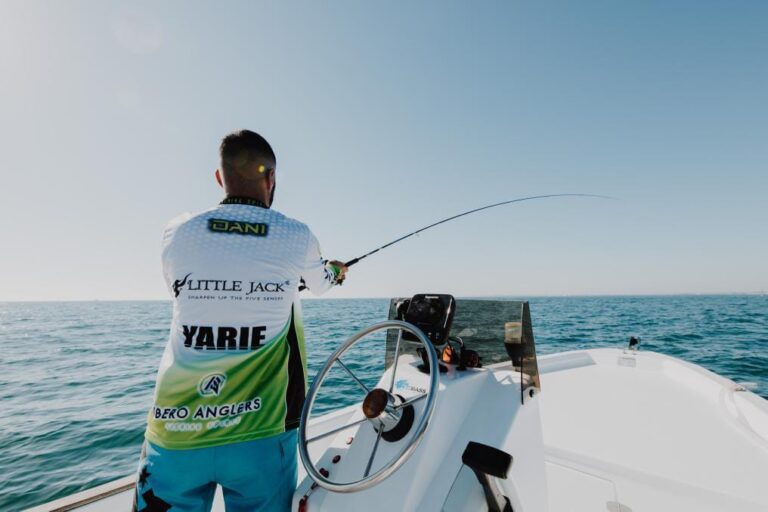 Barco pesca con equipamiento bass4life